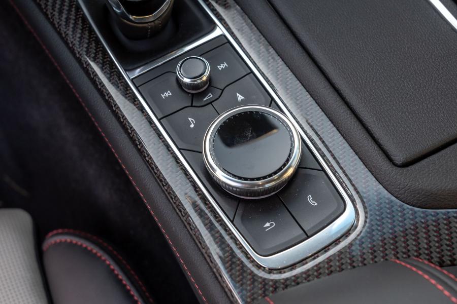 Детали интерьера Cadillac CT5 350T 2019 года  (фото 14 из 40)